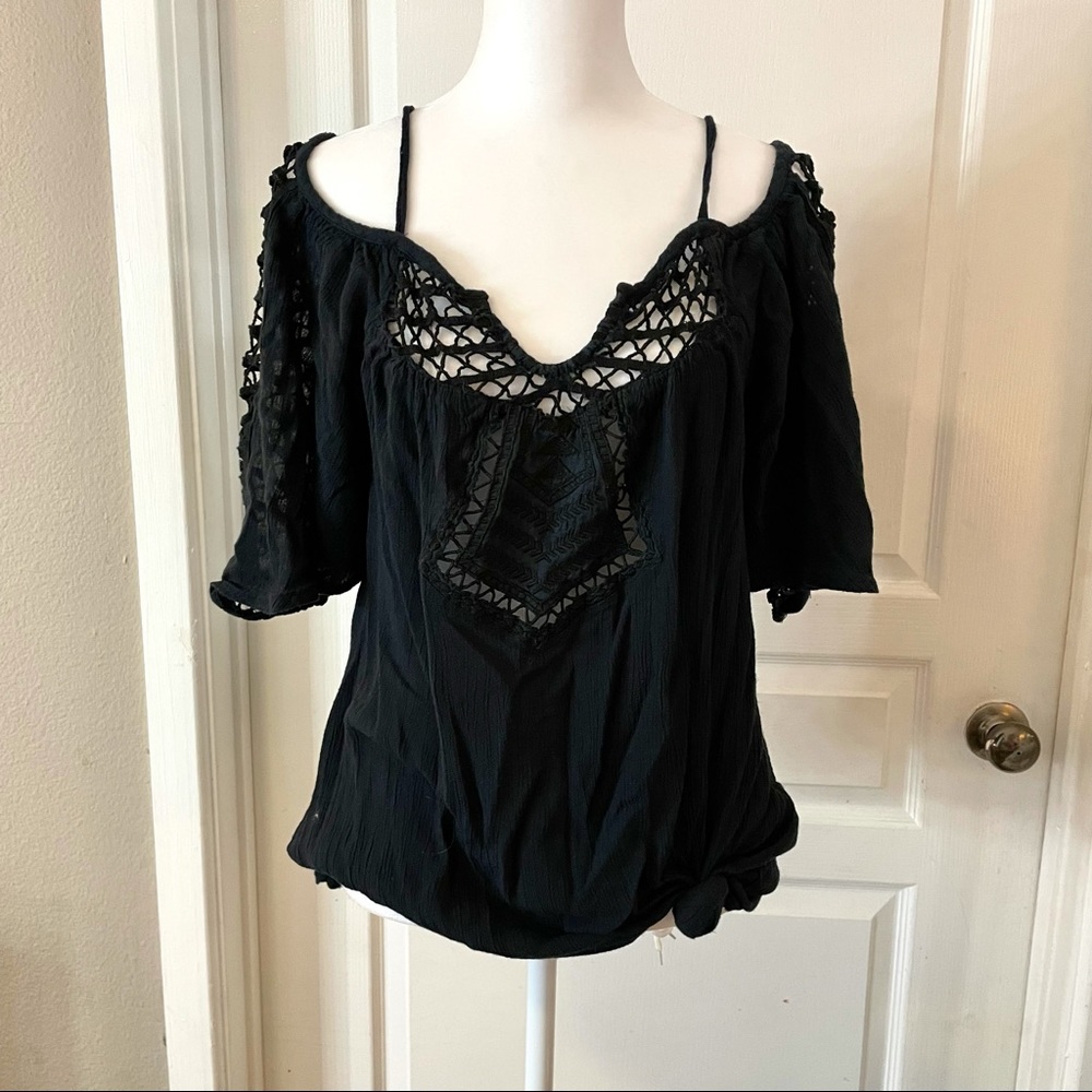 3/$20 Amuse cold Shoulder cut out blouse